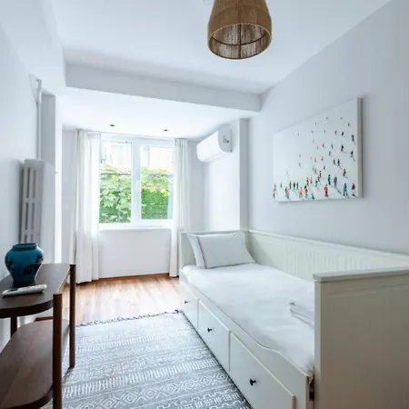 Cute Private Garden 2bd2bath Quaint Home! #366 דירה *