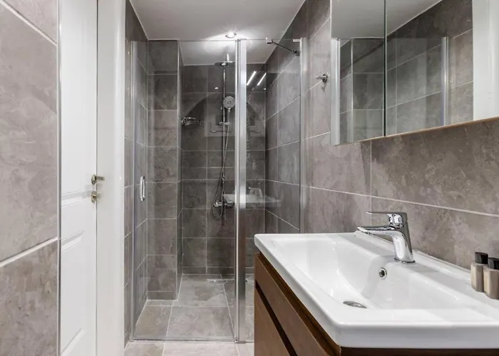 Cute Private Garden 2bd2bath Quaint Home! #366 Estambul