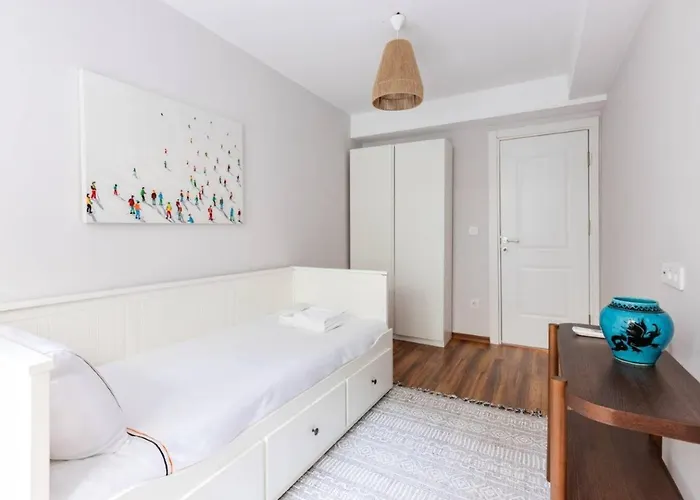 Cute Private Garden 2bd2bath Quaint Home! #366 Apartamento *