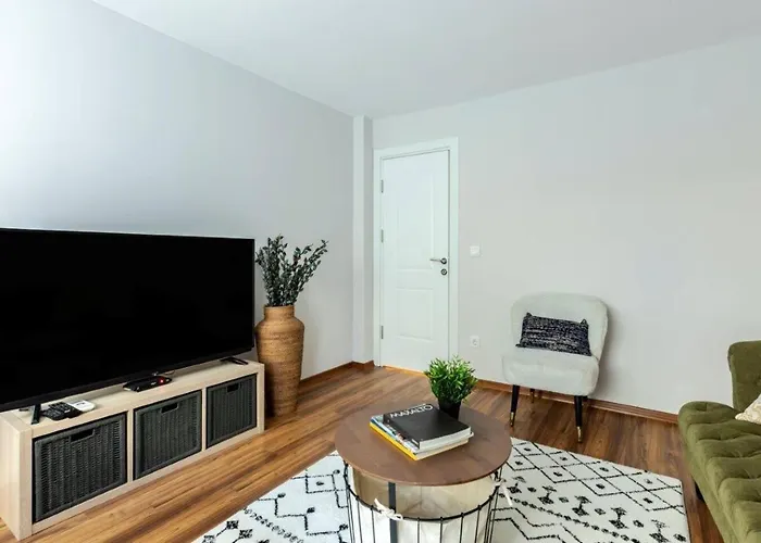 Cute Private Garden 2bd2bath Quaint Home! #366 Apartamento