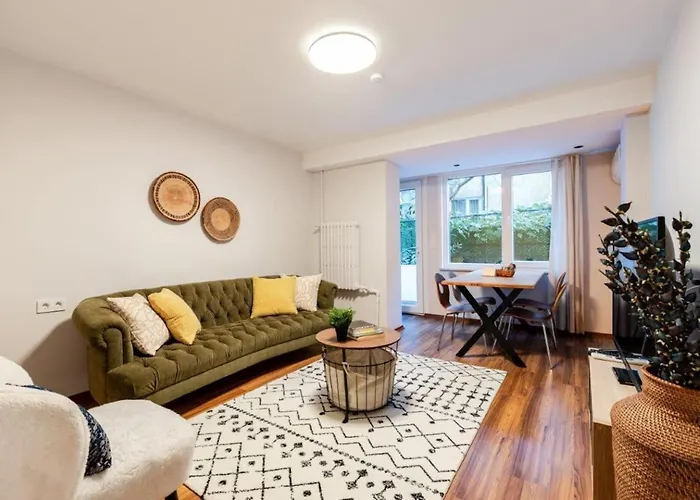 Cute Private Garden 2bd2bath Quaint Home! #366 * Estambul