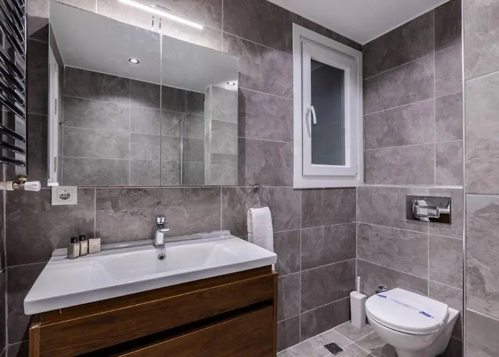 Cute Private Garden 2bd2bath Quaint Home! #366