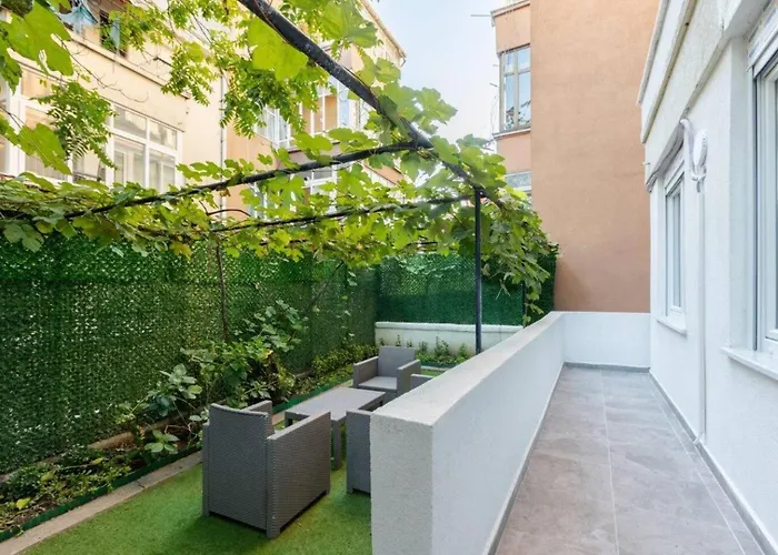 Cute Private Garden 2bd2bath Quaint Home! #366 Apartamento *