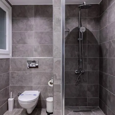 Cute Private Garden 2bd2bath Quaint Home! #366 Istanboel