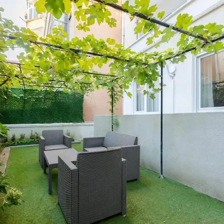 Cute Private Garden 2bd2bath Quaint Home! #366 Διαμέρισμα *