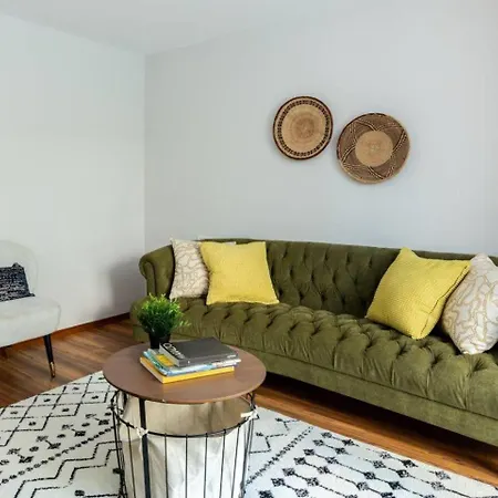 Cute Private Garden 2bd2bath Quaint Home! #366 Κωνσταντινούπολη