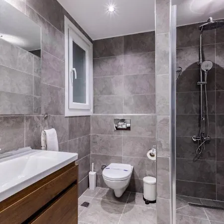 Cute Private Garden 2bd2bath Quaint Home! #366 Appartement