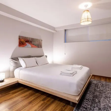 Cute Private Garden 2bd2bath Quaint Home! #366 Κωνσταντινούπολη