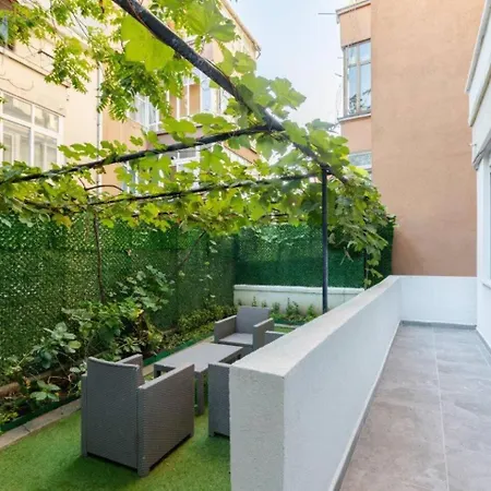 Cute Private Garden 2bd2bath Quaint Home! #366 Διαμέρισμα *