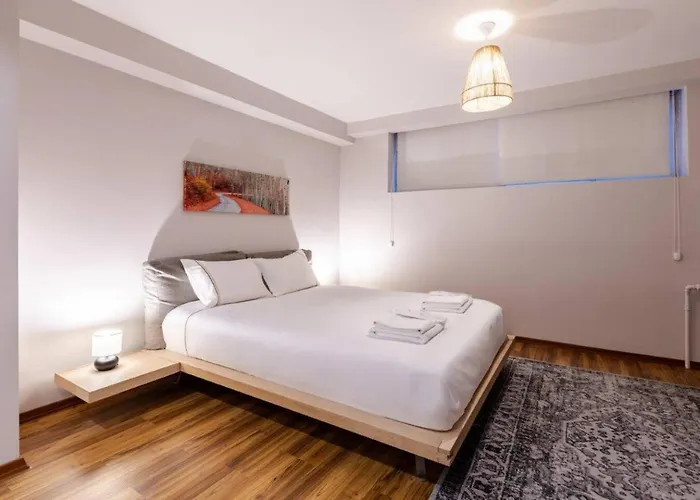 Cute Private Garden 2bd2bath Quaint Home! #366 اسطنبول