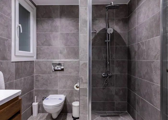 Cute Private Garden 2bd2bath Quaint Home! #366 اسطنبول