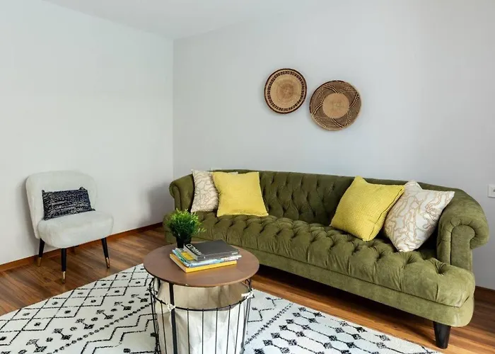 Cute Private Garden 2bd2bath Quaint Home! #366 اسطنبول